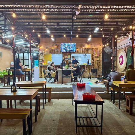 Cheese Hostel Manila Макати Экстерьер фото