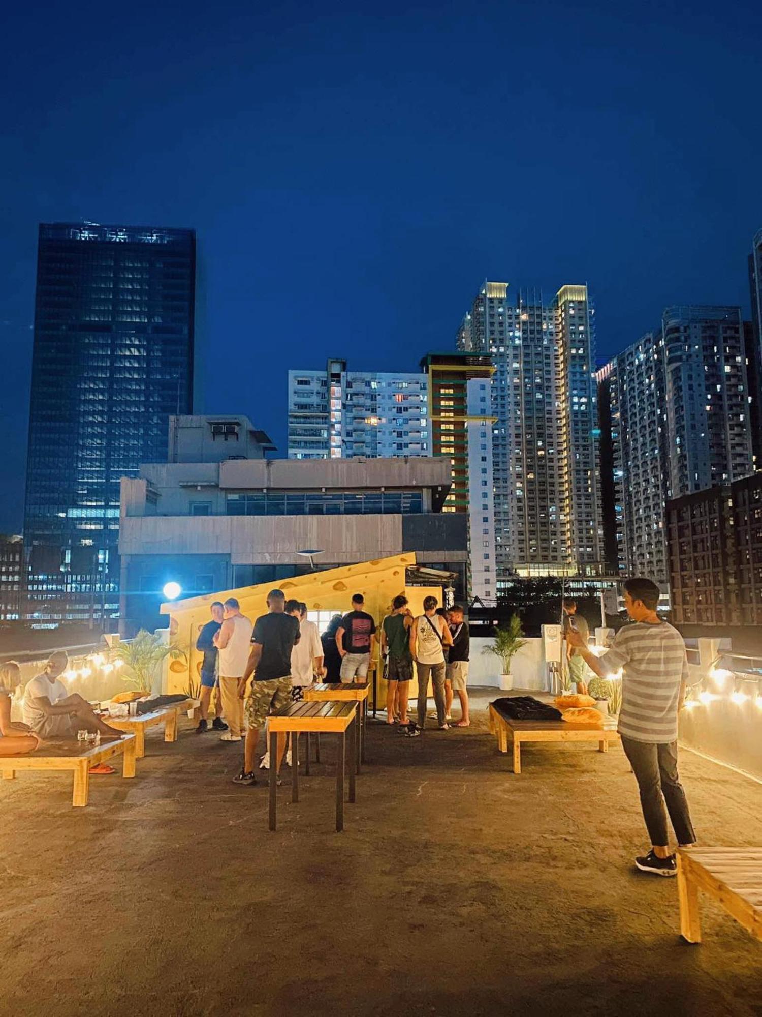 Cheese Hostel Manila Макати Экстерьер фото
