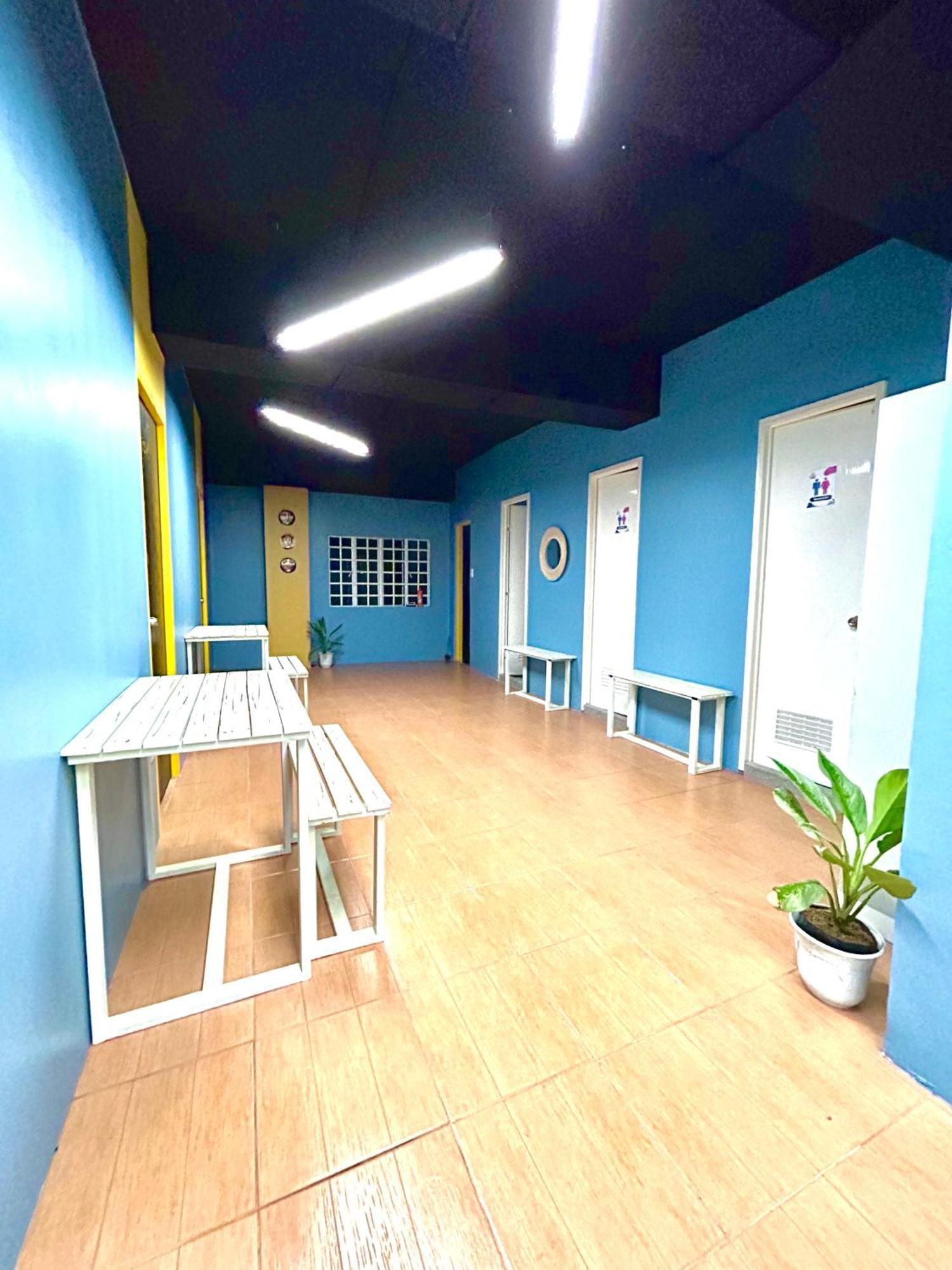 Cheese Hostel Manila Макати Экстерьер фото