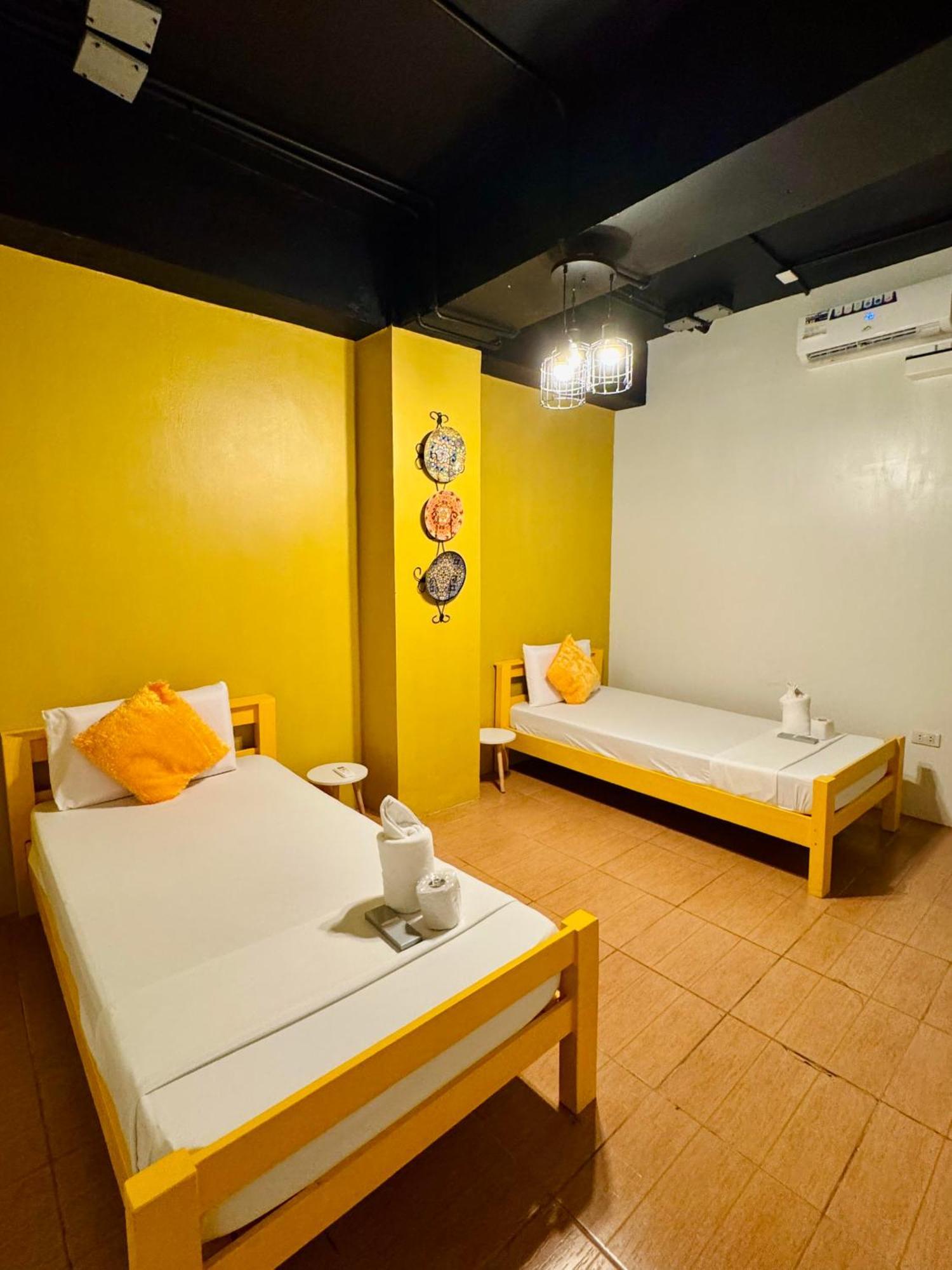 Cheese Hostel Manila Макати Экстерьер фото