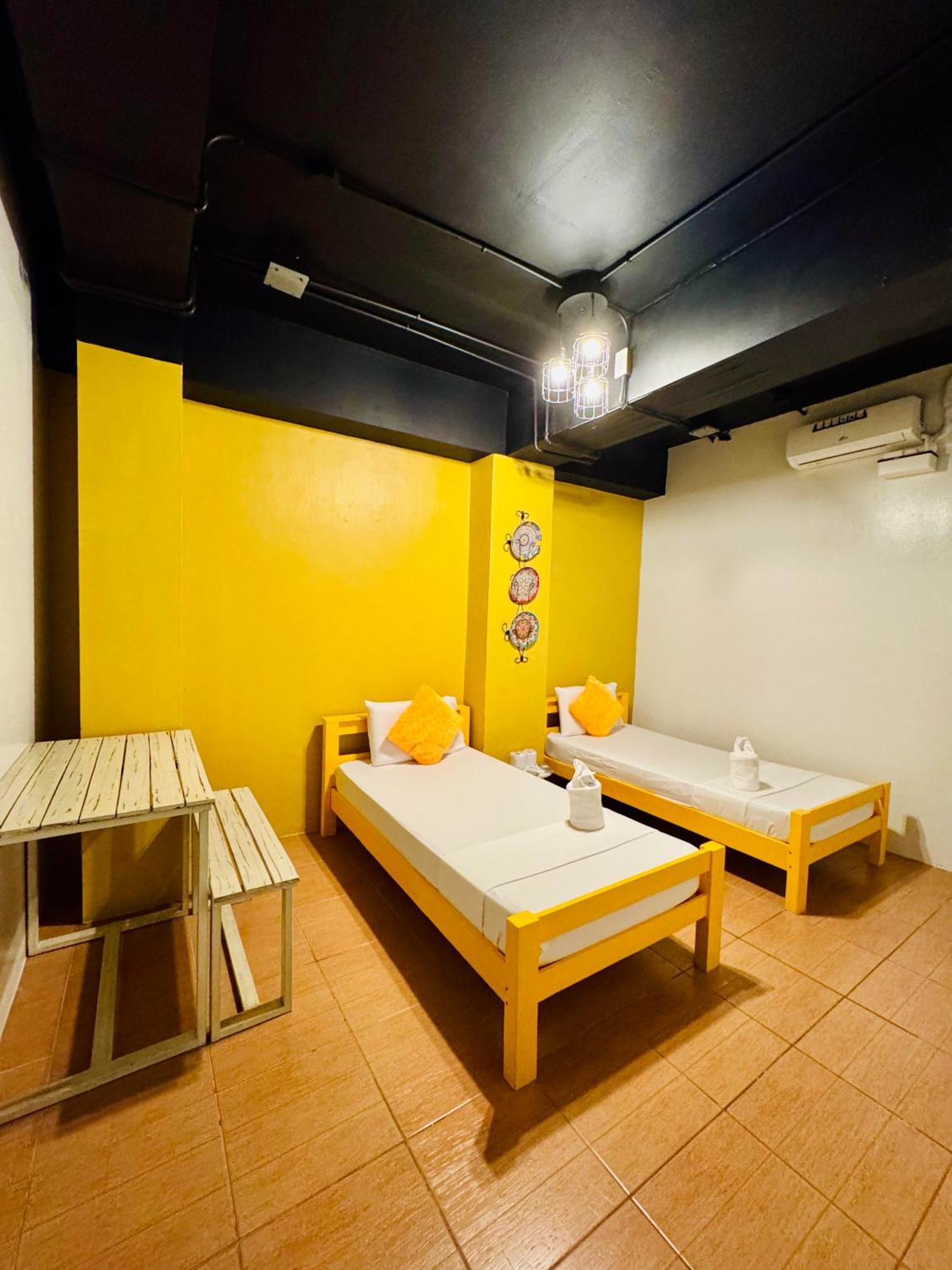 Cheese Hostel Manila Макати Экстерьер фото
