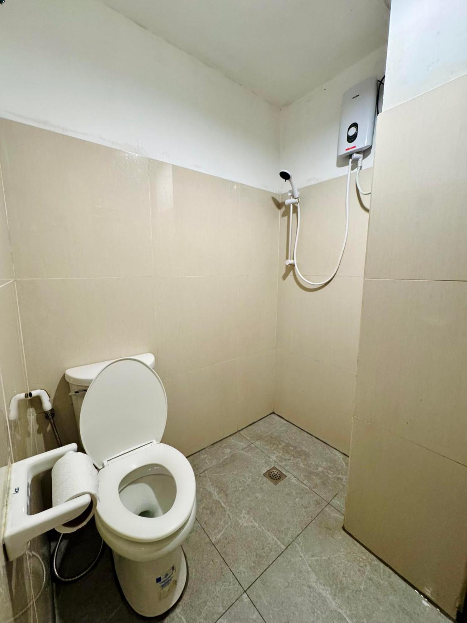 Cheese Hostel Manila Макати Экстерьер фото