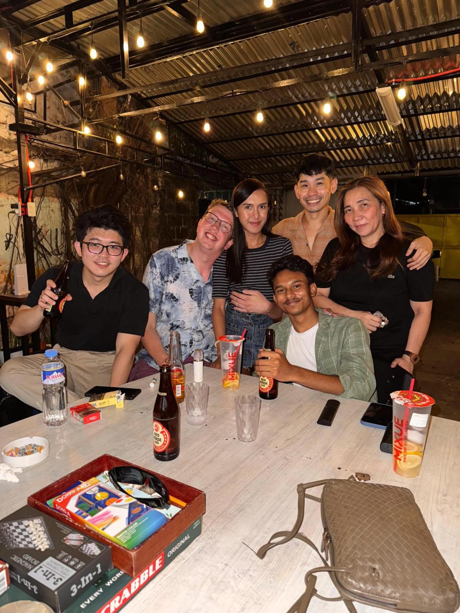 Cheese Hostel Manila Макати Экстерьер фото